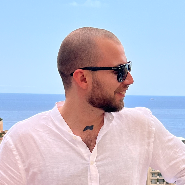 A(z) Rostyslav felhasználó által feltöltött avatar